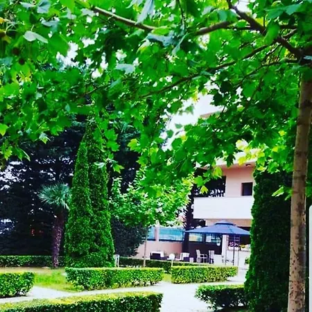 Ambasador Garden