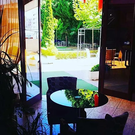 Ambasador Garden Hotel 4*