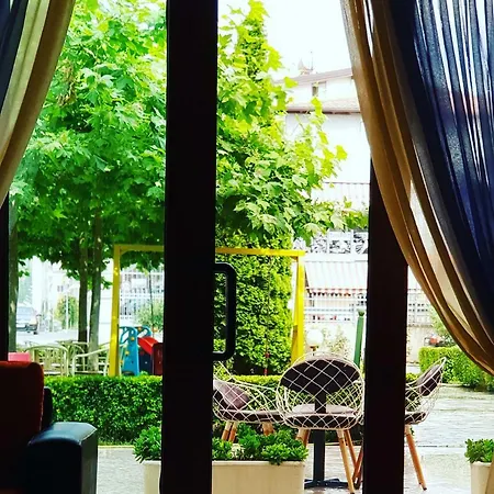 Ambasador Garden Hotel