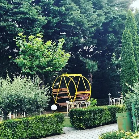 Ambasador Garden Hotel