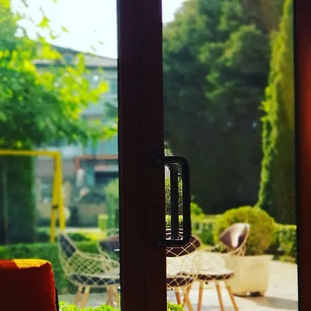 Ambasador Garden מלון