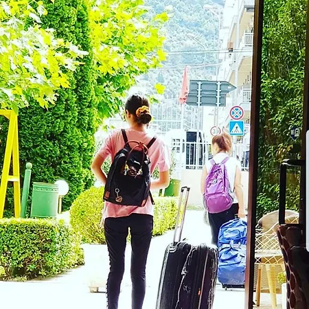 מלון Ambasador Garden 4*