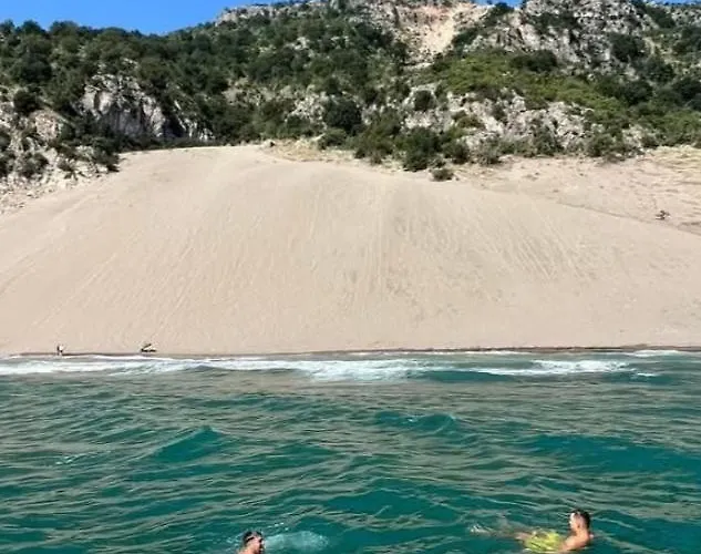 מלון Ambasador Garden Lezhë